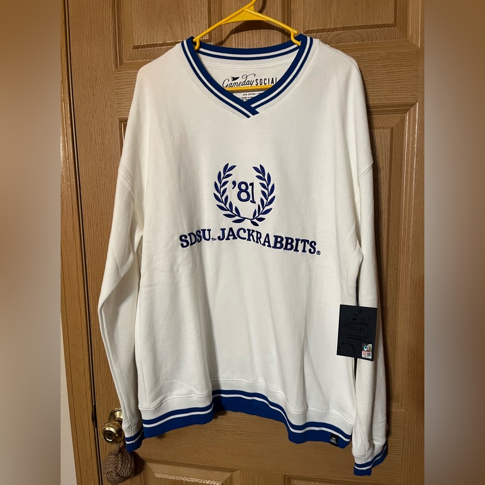 SDSU Jackrabbits GAMEDAY Social embroidered sweatshirt ladies L. NWT